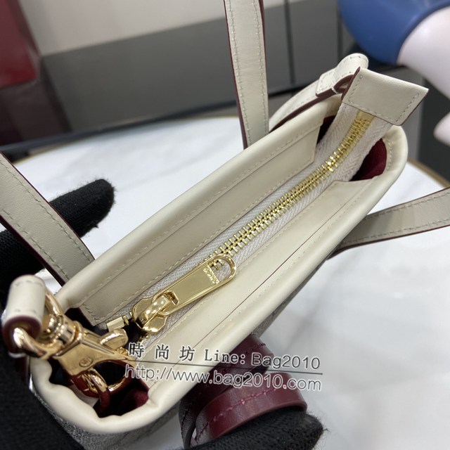 Gucci專櫃古馳最新款飾小紅貓細節GG迷你手提肩包 jh2015型號：831899